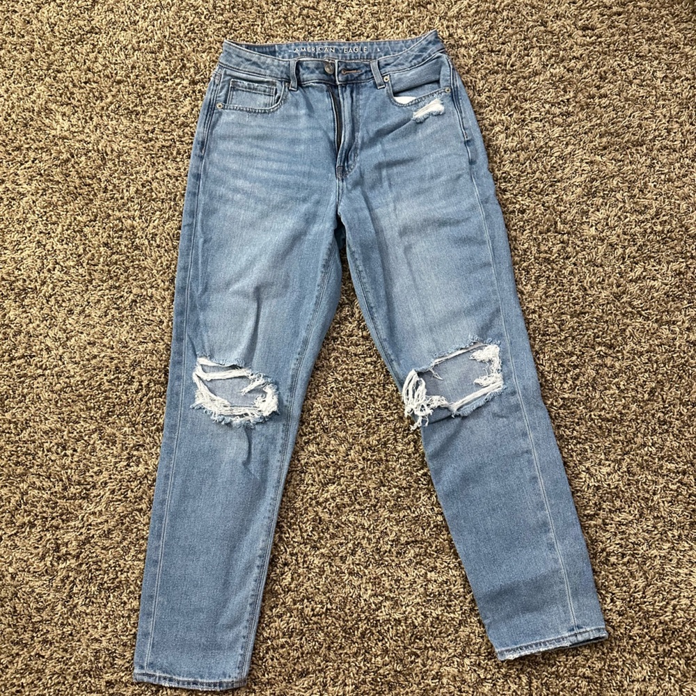 American Eagle mom Jean